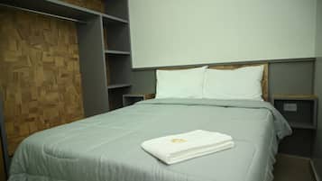 Standard Apartment, 1 Katil Kelamin (Double) dengan Katil Sofa, Non Smoking | Langsir/tirai gelap terus, seterika/papan seterika, Wi-fi percuma