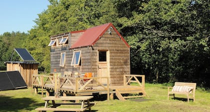 A tiny house in a quiet meadow—the perfect place to unwind. Sauna