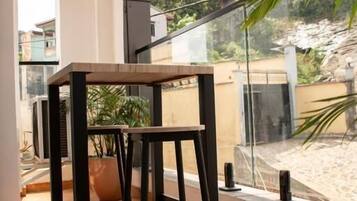 Studio, balkon, pemandangan gunung | Tempat makan