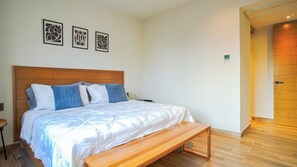 Room - Luxury Valarte Apartment in Versalles – Heated Infinity Pool & Cinema Coworking (Puerto Vallarta)