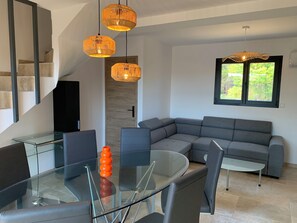Dining - 65-square-meter house, fully air-conditioned, with a spa (Bormes-les-Mimosas)