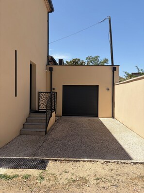 Exterior detail - Family villa, not overlooked, with a private pool, a five-minute walk from downtown (L'Isle-sur-la-Sorgue)