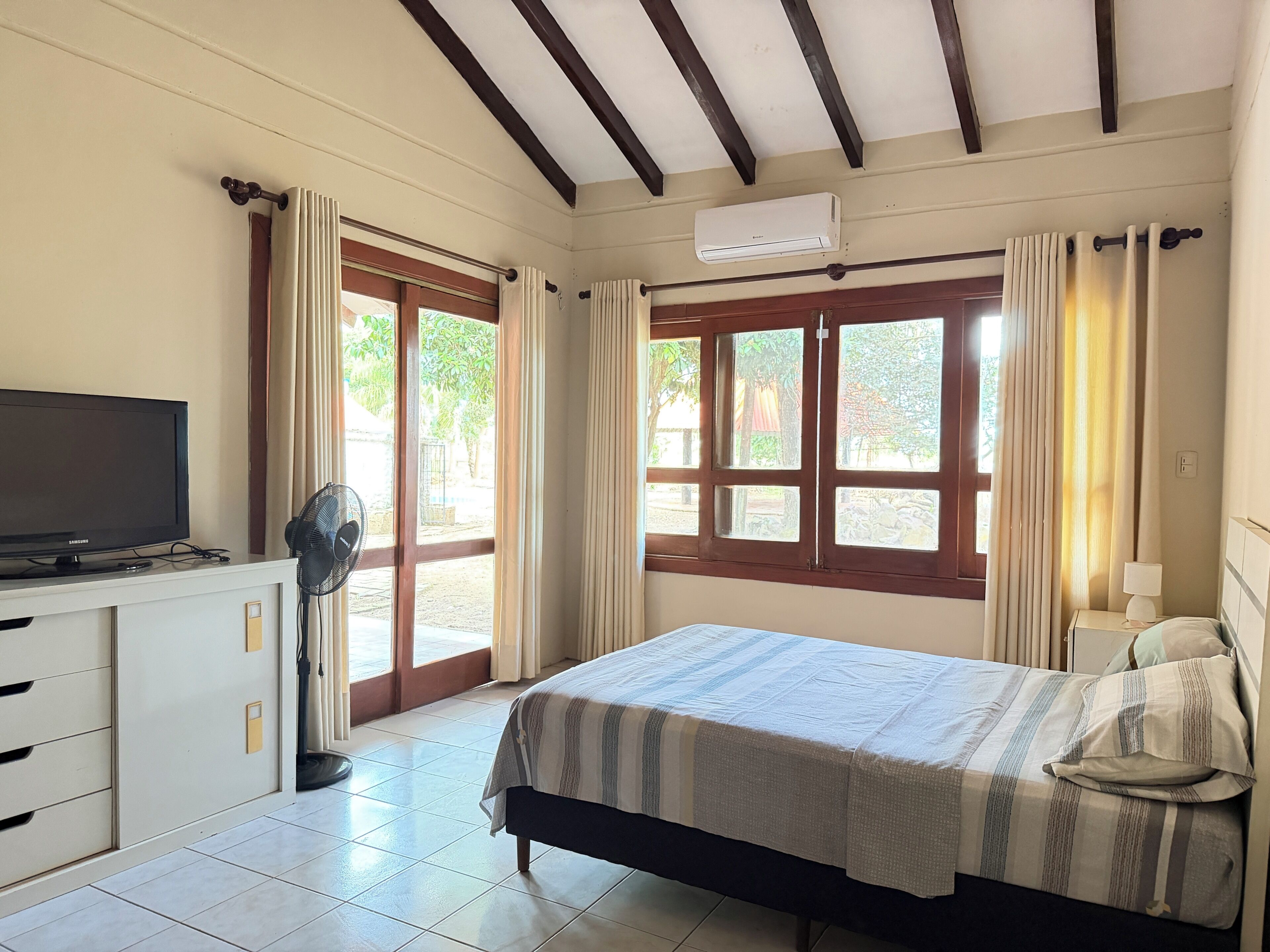 3 bedrooms, WiFi, bed sheets