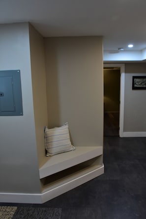 Interior - Adorable 1-bedroom basement apartment in Anchorage perfect for your getaway (Anchorage)