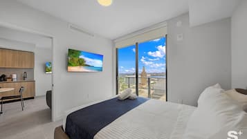 Condo, Balcony, City View | Egyptian cotton sheets, premium bedding, blackout drapes