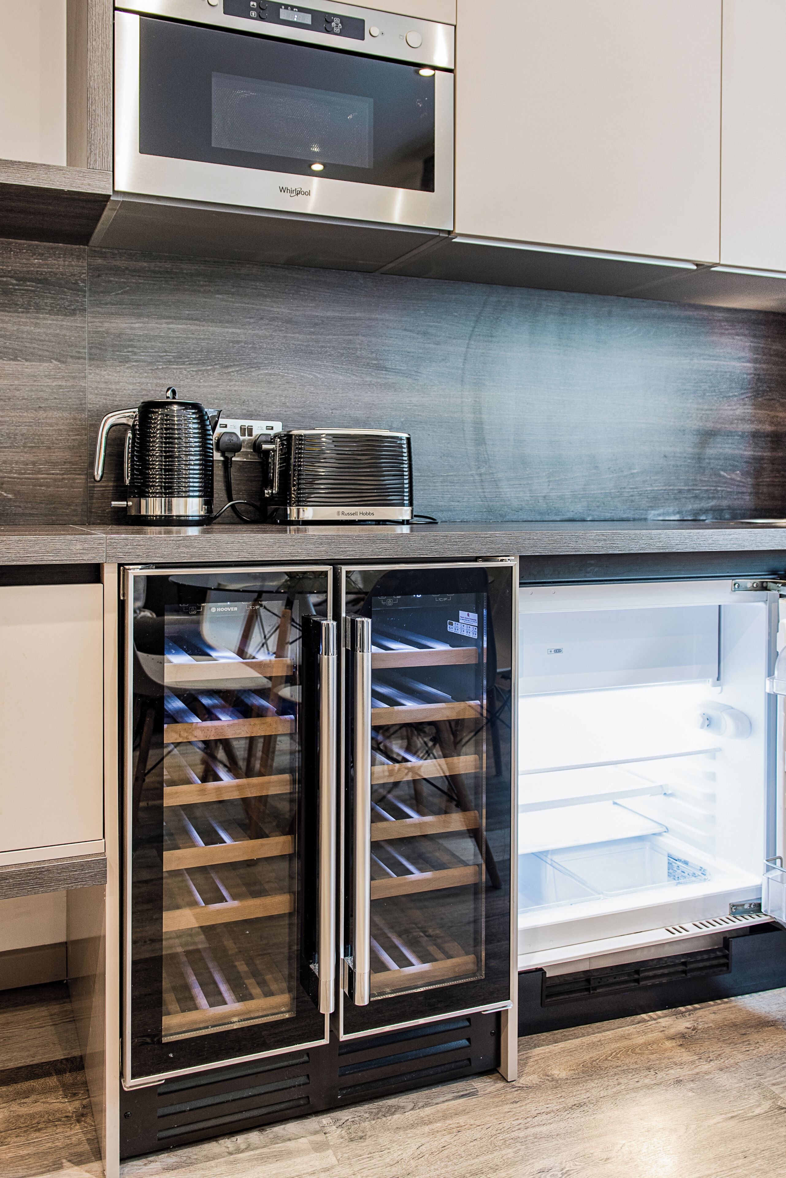 Comfort Apartment, 1 Bedroom, Microwave, City View | Private kitchenette | Mini-fridge, microwave