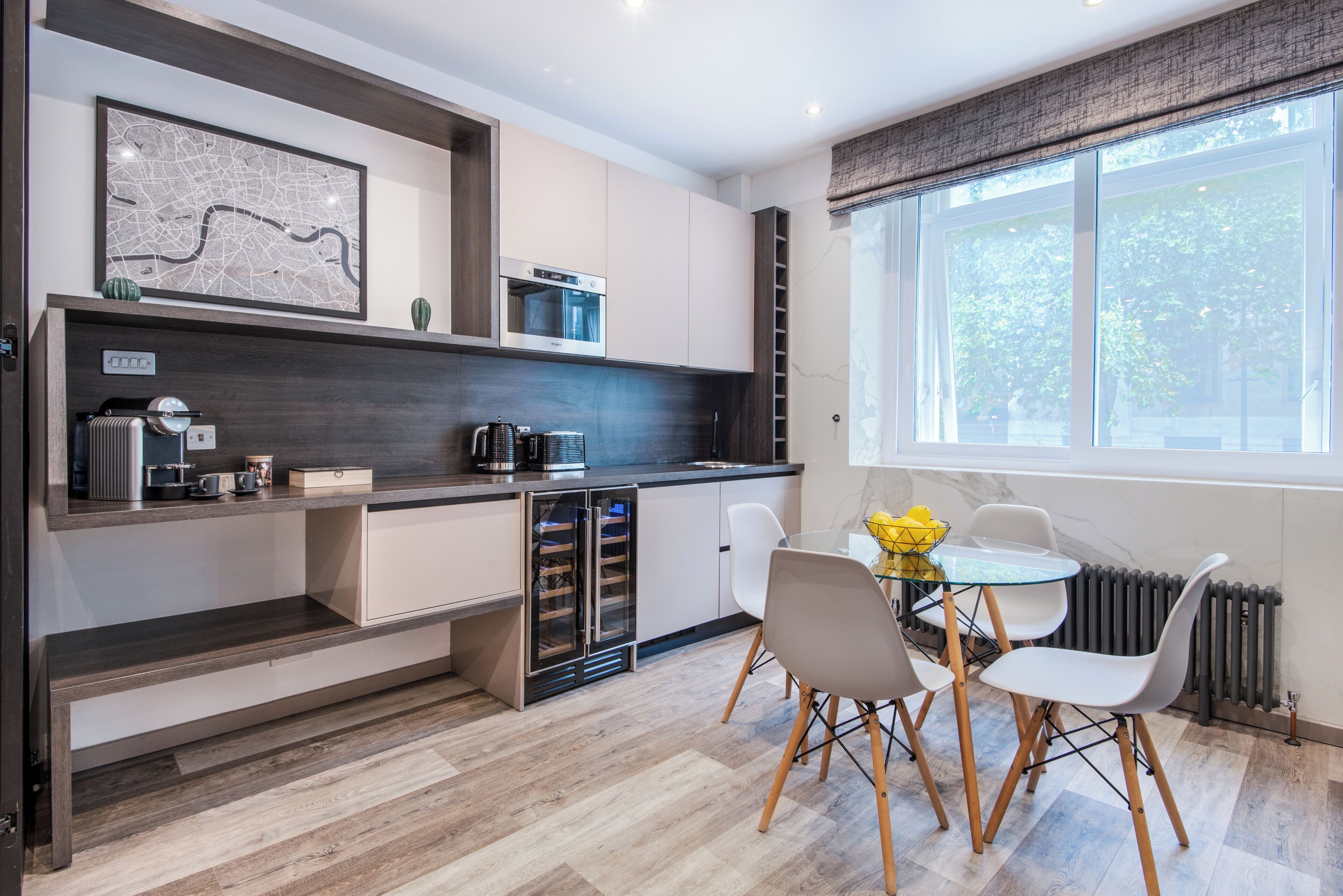Comfort Apartment, 1 Bedroom, Microwave, City View | Laptop workspace, iron/ironing board, WiFi (free), bed sheets