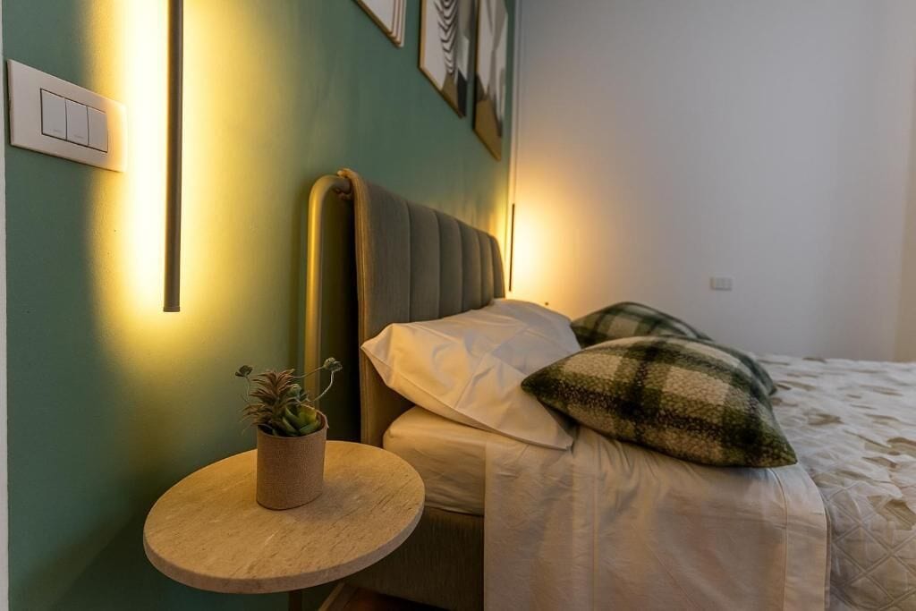 Verdunkelungsvorhänge, schallisolierte Zimmer, Bügeleisen/Bügelbrett