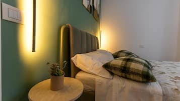 Verdunkelungsvorhänge, schallisolierte Zimmer, Bügeleisen/Bügelbrett
