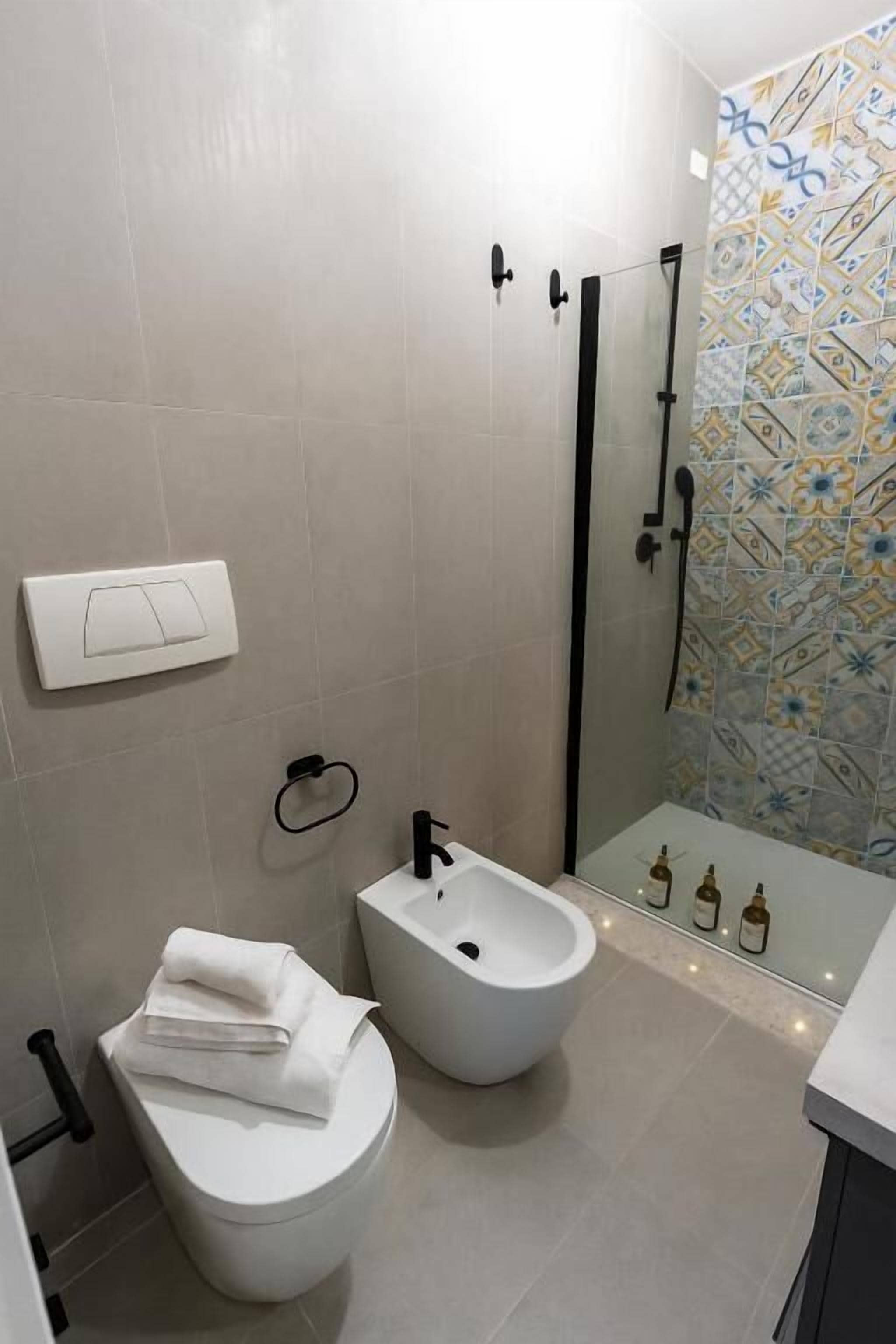 Apartment, Balkon, Meerblick | Badezimmer