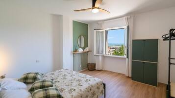 Blackout curtains, soundproofing, iron/ironing board, free WiFi