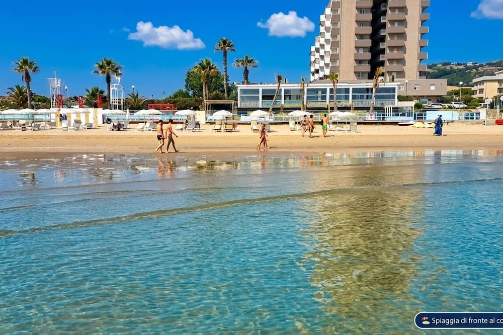 Apartment Facing the Sea Parking Beach