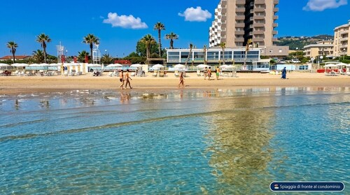 Apartment Facing the Sea Parking Beach