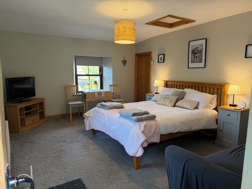 Studio flat, views of Whernside , perfect base for exploring the Yorkshire dales