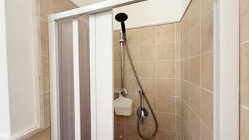Dusche, Bidet, Handtücher