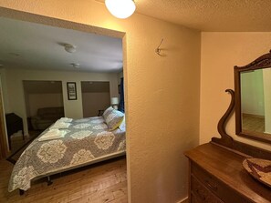 3 bedrooms, iron/ironing board, free WiFi, bed sheets - Spacious, Private Suttons Bay Oasis in the Woods (Suttons Bay)