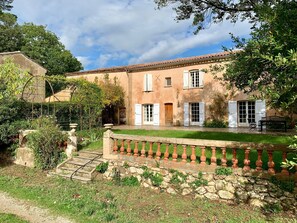 Exterior - A haven of peace in a protected natural area. (Le Luc)