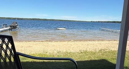 Charming 3-bedroom condo w/AC in Kalkaska on Manistee Lake -Perfect for relaxing