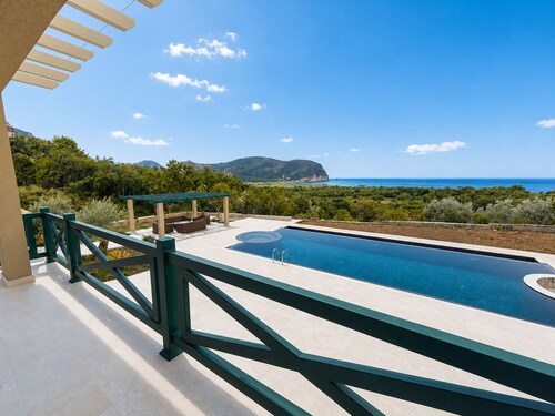 Paštrovići Stone Retreat with Pool,Jacuzzi & Adriatic Sea Views