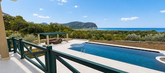 Paštrovići Stone Retreat with Pool,Jacuzzi & Adriatic Sea Views