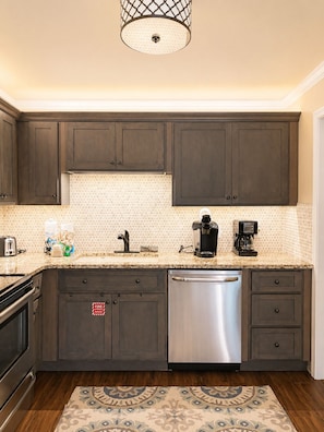 Coffee/tea maker, fridge, microwave, oven