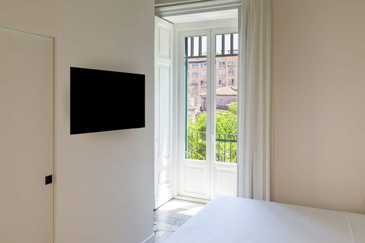 Deluxe room 4, City View | In-room safe, desk, blackout drapes, soundproofing