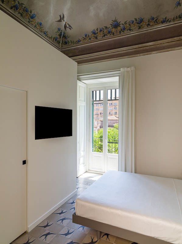 Deluxe room 4, City View | In-room safe, desk, blackout drapes, soundproofing - Palazzo settanta (Catania)