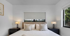 Egyptian cotton sheets, premium bedding, blackout curtains - Stylish 2BR & Parking in Design District (Miami)