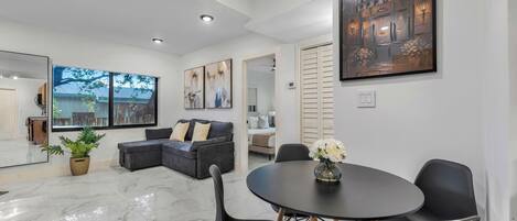 Apartment, Balkon, Stadtblick | Innenbereich