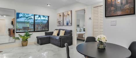 Apartment, Balcony, City View | Interior