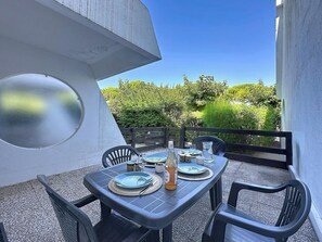 屋外ダイニングエリア
