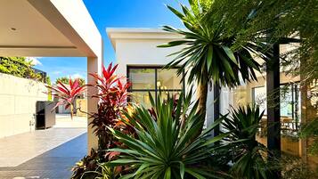 Superior-Villa, Meerblick | Blick auf den Garten