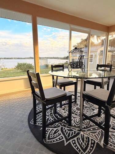 Entire Lakefront House Getaway