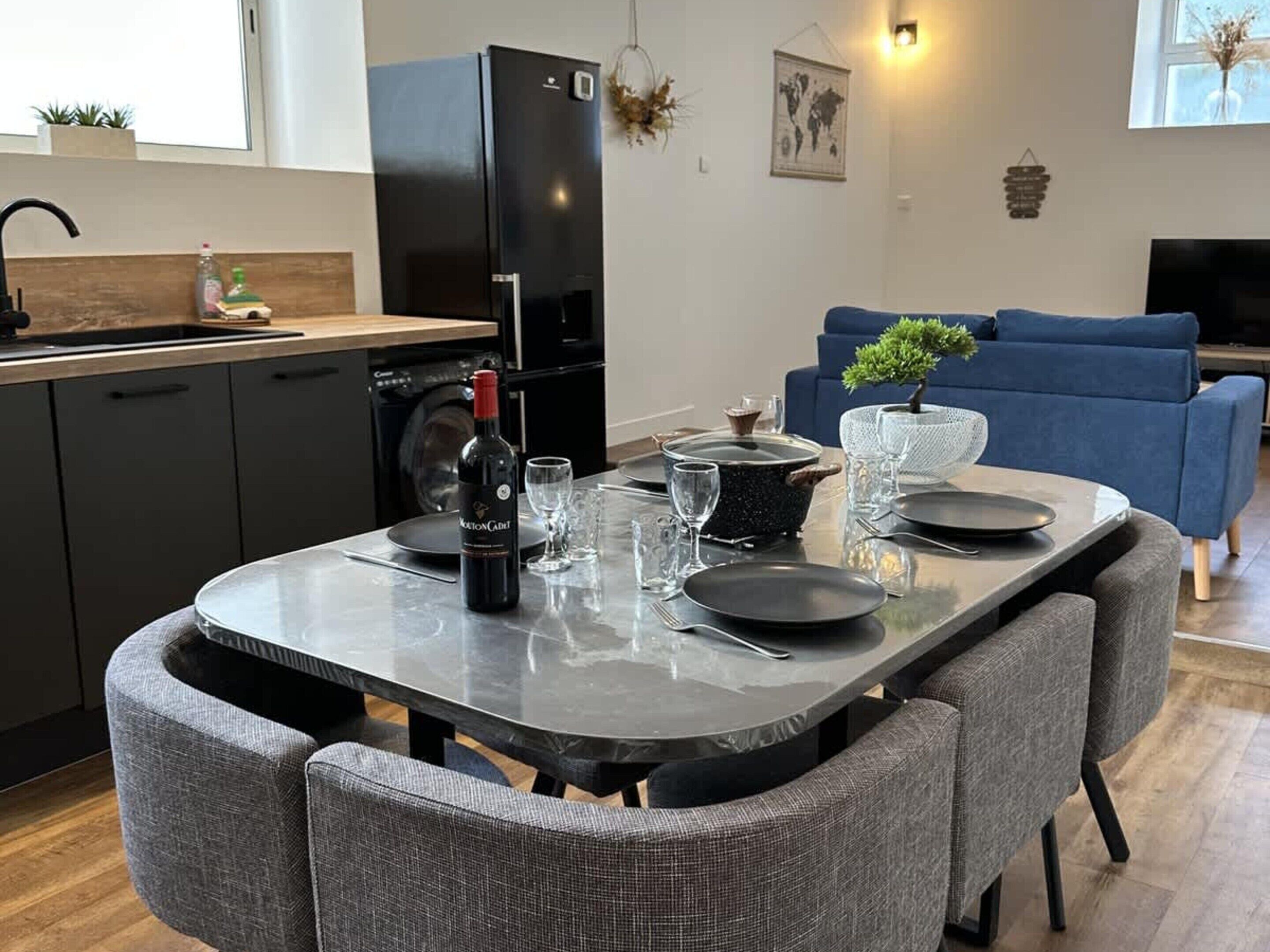 Apartment | Dining