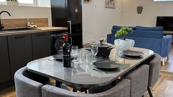 Apartment | Dining