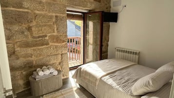 2 bedrooms, iron/ironing board, WiFi (free), bed sheets