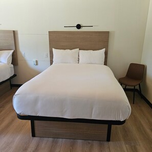 雙人房 | 書桌、筆電工作空間、免費無線上網