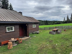 Outdoor dining - Cottage in the Forest (Lillehammer)