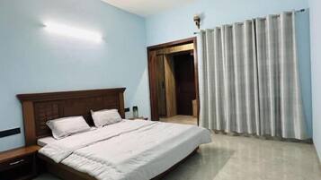 3 bedrooms, iron/ironing board, WiFi