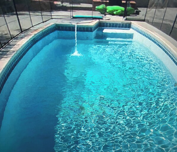 Pool - Spacious 4-bedroom house in beautiful Tucson with Pool & AC (Tucson)