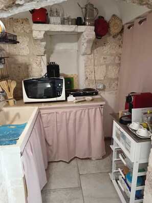 Private kitchen - Charming vacation home in the heart of Ostuni, just a short walk from downtown (Ostuni)