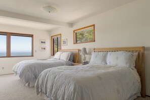 3 bedrooms, desk, iron/ironing board, free WiFi - Ocean House, by Vinifera Homes (Gualala)