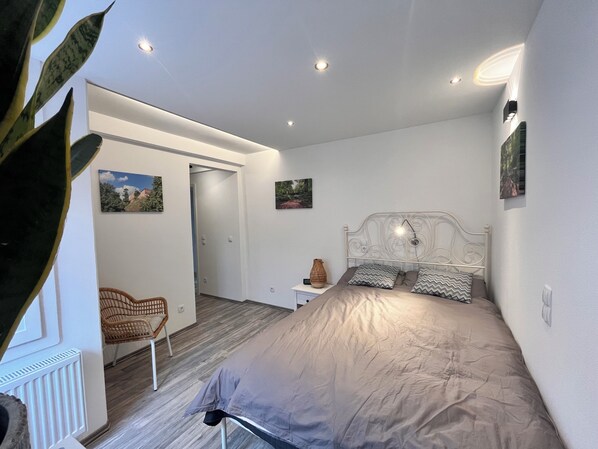 2 bedrooms, Internet, bed sheets