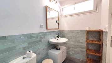 Apartamento, 3 habitaciones, fumadores, vistas a la ciudad | Baño