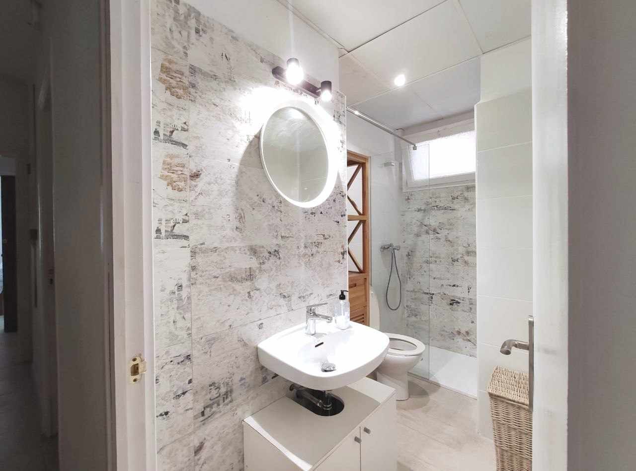 Apartamento, 3 habitaciones, fumadores, vistas a la ciudad | Baño