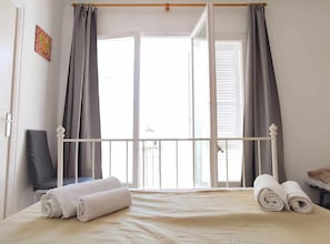 A bedroom with a bed, curtains, a chair, and a window. - Beach 2 Large Balcones Quiet Rooms Wifi (Sitges)