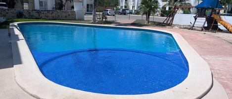 8 piscines extérieures