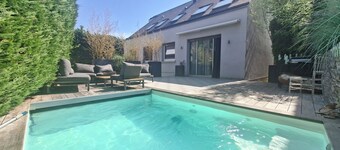 Architect-designed villa with a pool, perfect for enjoying quality time with family or friends.