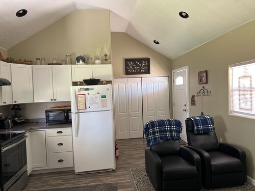 Cozy, Clean cottage Close to Mesquite, NV, golf courses, casinos, & ATV riding