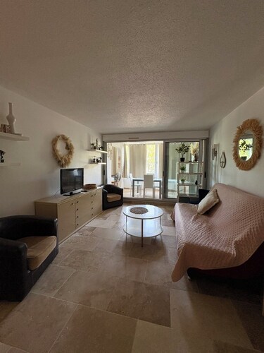 Charming two-bedroom apartment in La Motte-du-Couchant, 200 meters from the beaches